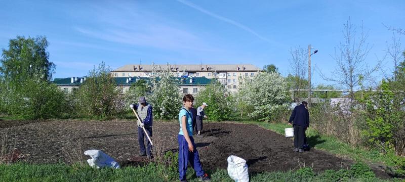 В интернате продолжаются посево-посадочные работы.