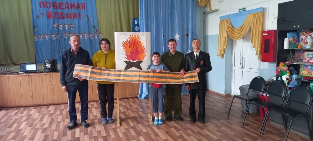 Коллективная аппликация из ладошек «Вечный огонь»