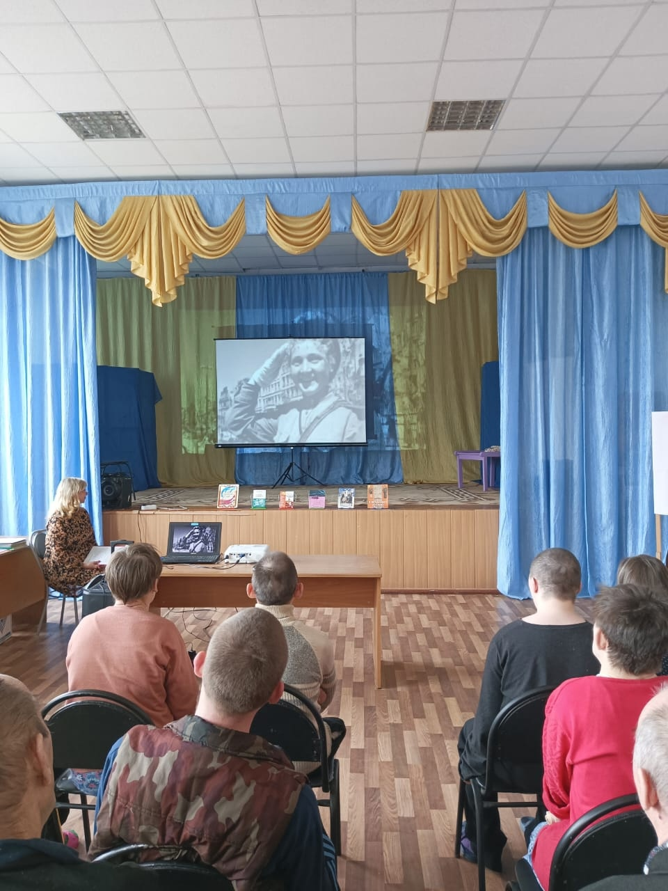"Любимые песни военных лет"