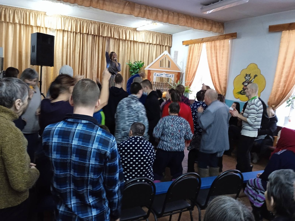 Праздничный концерт « Согревая теплотой сердце»