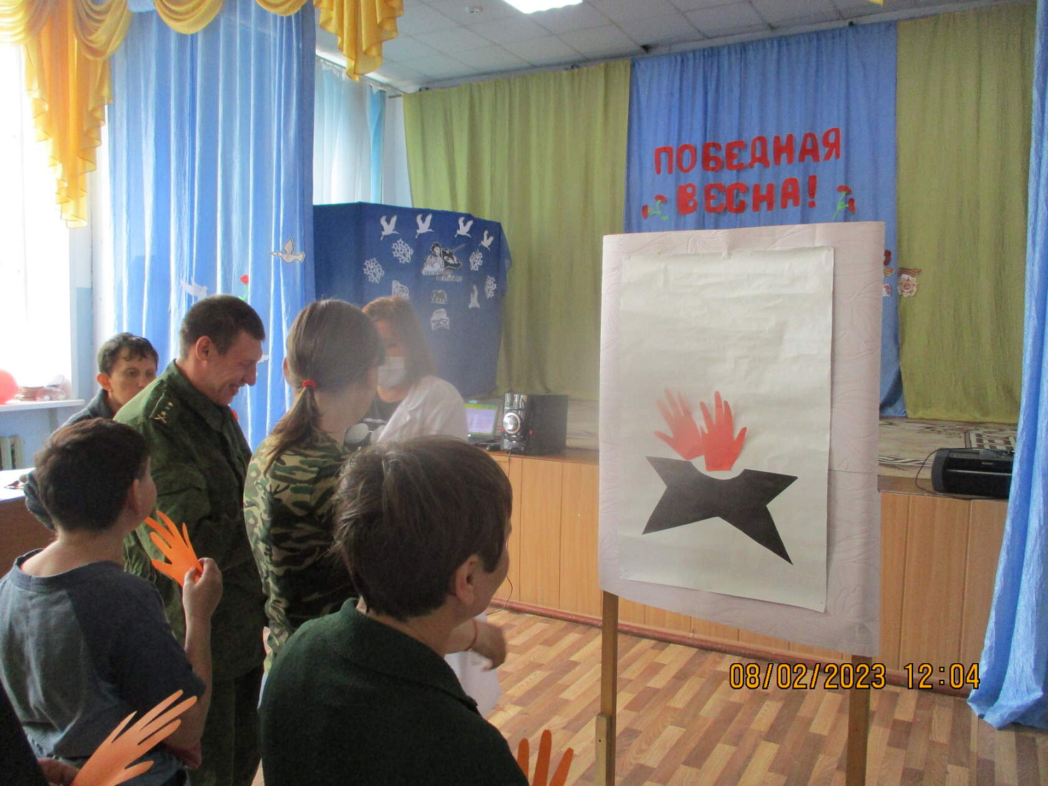 Коллективная аппликация из ладошек «Вечный огонь»