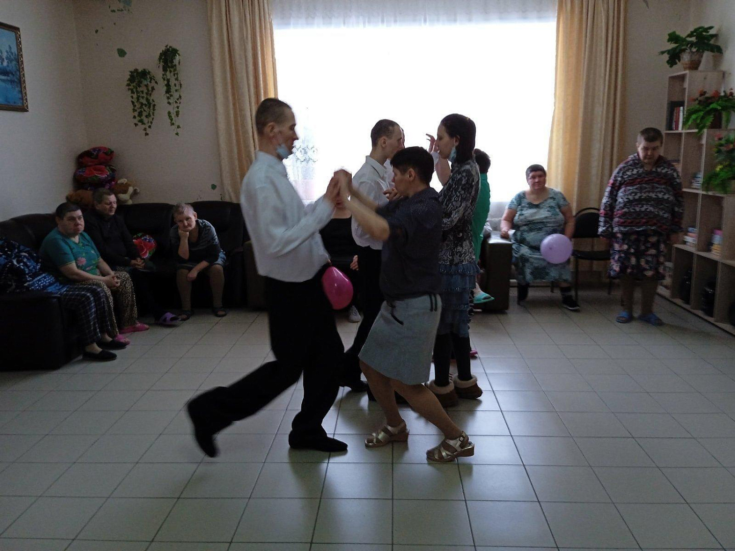 «Всё начинается с женщины»