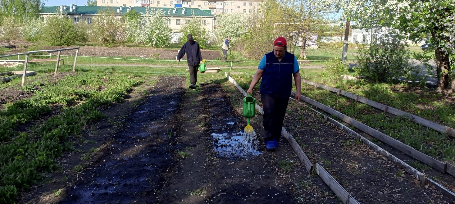 В интернате продолжаются посево-посадочные работы.